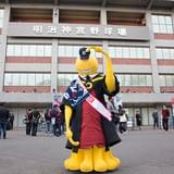 「暗殺教室」の主人公・殺せんせーが東京ヤクルトスワローズの本拠地・明治神宮球場へ突撃訪問!