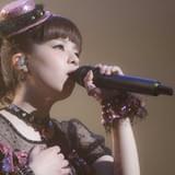 春奈るなが初のホールツアーをスタート ラッキィ池田が振付した「君色シグナル」で大盛況