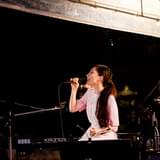 坂本真綾が念願の世界遺産・厳島神社でライブを実施!雨の中、集まったファンと大合唱!