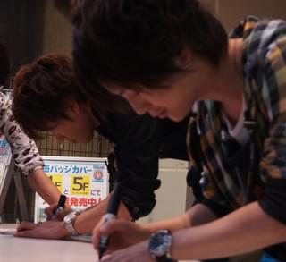 商品情報番組「なびめいと」サイン会の様子