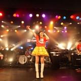 「鈴⽊このみ18歳!! 私がオバさんになっても」ライブの様子