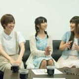 インタビューの様子(左より高橋李依、高野麻里佳、長久友紀)