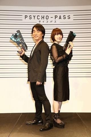 「朗読劇 PSYCHO-PASS サイコパス ‐ALL STAR REALACT‐」に出演した関智一(左)と花澤香菜(右)