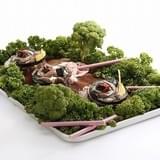 「トリプル・ドムとうふ」ジオラマ風飾り付け例