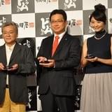 相模屋食料が「ザクとうふ」に続き、チョコ味の「トリプル・ドムとうふ」を発売 池田秀一、おのののかが絶賛