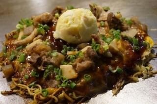 「ほぼろ焼き・極」が味わえる 「たまゆら」と広島県竹原市のお好み焼き店「ほり川」が恒例コラボ