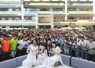 ニューアルバム「far on the water」発売記念イベント集合写真