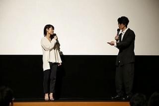 舞台挨拶に登壇した沢城みゆきと福山潤