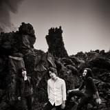 新オープニング主題歌を担当するDOES