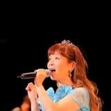 「ドラえもんのうた」「メイプルタウン物語」の山野さと子がデビュー35周年コンサートを開催