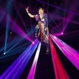 蒼井翔太、自身初の日本武道館で全24曲熱唱 高さ13メートルの宙を舞い、ファンを魅了