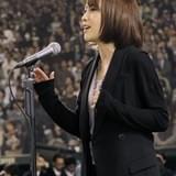 国歌独唱する藍井エイル