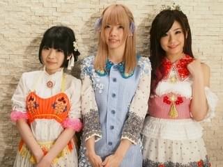 個性的な衣装も魅力のひとつ