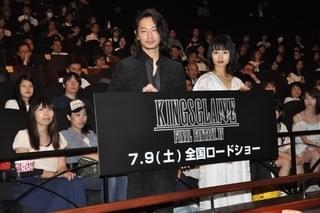 完成披露試写会に登壇した綾野剛と忽那汐里