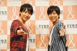 アルバム完成披露記者会見に登壇した鈴村健一、神谷浩史