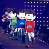 「おそ松さん」の6つ子がTGCでシェーポーズ 個性豊かなランウェイウォークを披露