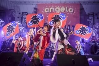 「angela」日比谷野音で“祭り”演出満載のツアー東京公演 fripSideとコラボ曲もライブ初披露