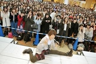 「You Only Live Once」リリース記念フリーライブにて