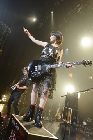 西沢幸奏が赤坂BLITZで初ワンマン 7月から全国を巡るツアーの開催を発表