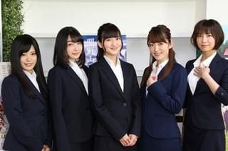 取材に応じた七瀬彩夏、上田麗奈、安済知佳、田中ちえ美、小松未可子