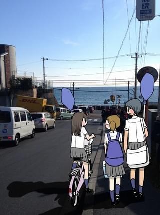 ロケハン時の写真に、青木氏がキャラクターを描いたイメージボード