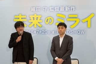 記者からの質問に答える細田守監督（写真左）、齋藤優一郎プロデューサー