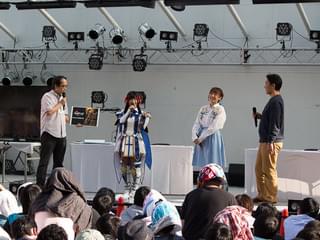 左から、音響監督の納谷僚介氏、大野柚布子、高田憂希、集英社・足立聡史プロデューサー