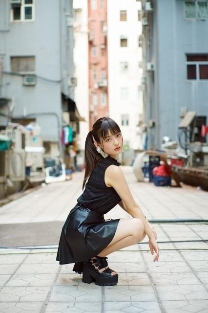 上坂すみれ、初の海外ロケで撮影された3rdアルバムジャケット