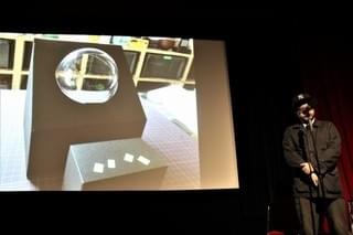 新海誠監督コラボVR映像に用いる球体スクリーン