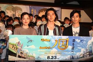 3人が夏休みの学生の恋愛相談に乗った