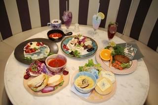 “推しキャラ”のフードが味わえる、 充実のスペシャルメニュー