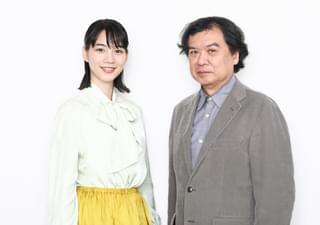 インタビューに応じたのん、片渕須直監督
