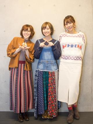 原紗友里、花守ゆみり、豊崎愛生（左から）
