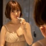 花澤香菜、新写真集が3月発売 透け感ワンピやショートパンツの「かなり攻めたカットも」