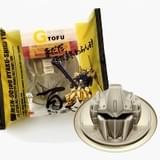 「ザクとうふ」から5年、金粉入りカレーソースで機体色を再現できる「百式とうふ」発売