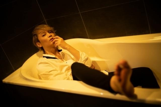 谷山紀章、44歳にして脱ぐ！」 別冊「VOICE STARS」レスリー・キー撮影