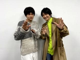 北村匠海(左)と島崎信長が“チーム理央”としてゲームに挑戦!