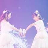 「ClariS」10周年ライブで素顔をメディア初公開 ベストアルバムにも仮面が外れるギミックが