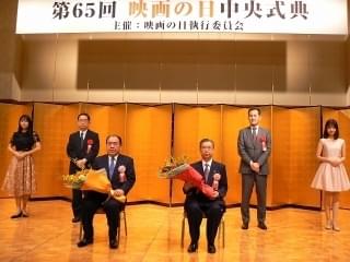 特別功労大章受章者（代理人）ら