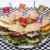 「RETRO AMERICAN DINER MENU」はバーガー（6種）など販売