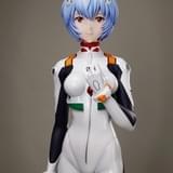 綾波レイの等身大フィギュア、181万円で販売 2メートル越えのエヴァ初号機も