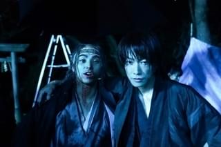 佐藤健と村上虹郎のオフショット