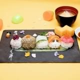 「PUI PUI モルカー」コラボカフェ期間限定オープン 手まり寿司、シロモのグリーンカレーなど