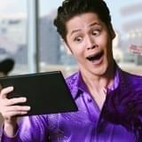 サテンシャツを着た宮野真守が情熱的に踊って歌うアマプラCM公開