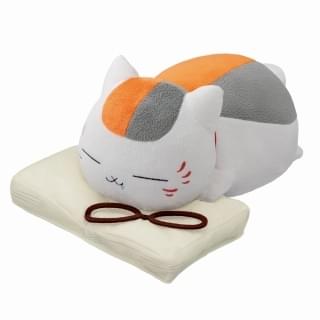 B賞「うたた寝ニャンコ先生ぬいぐるみ」