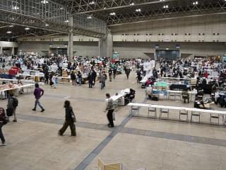 ディーラーの午後の様子。それなりの賑わいを見せています。