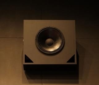 サラウンドスピーカー