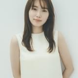 泉京香役の飯豊まりえ