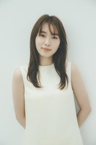 泉京香役の飯豊まりえ