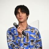 舞台挨拶に立てる喜びを語った中川大志